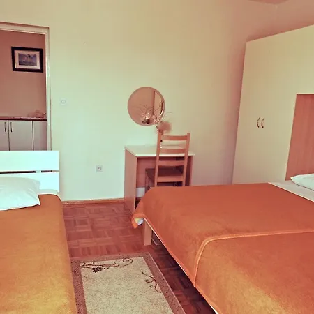 Apartmani Simic Starigrad Paklenica Exterior photo