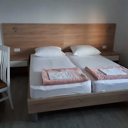 Apartmani Simic Starigrad Paklenica Exterior photo